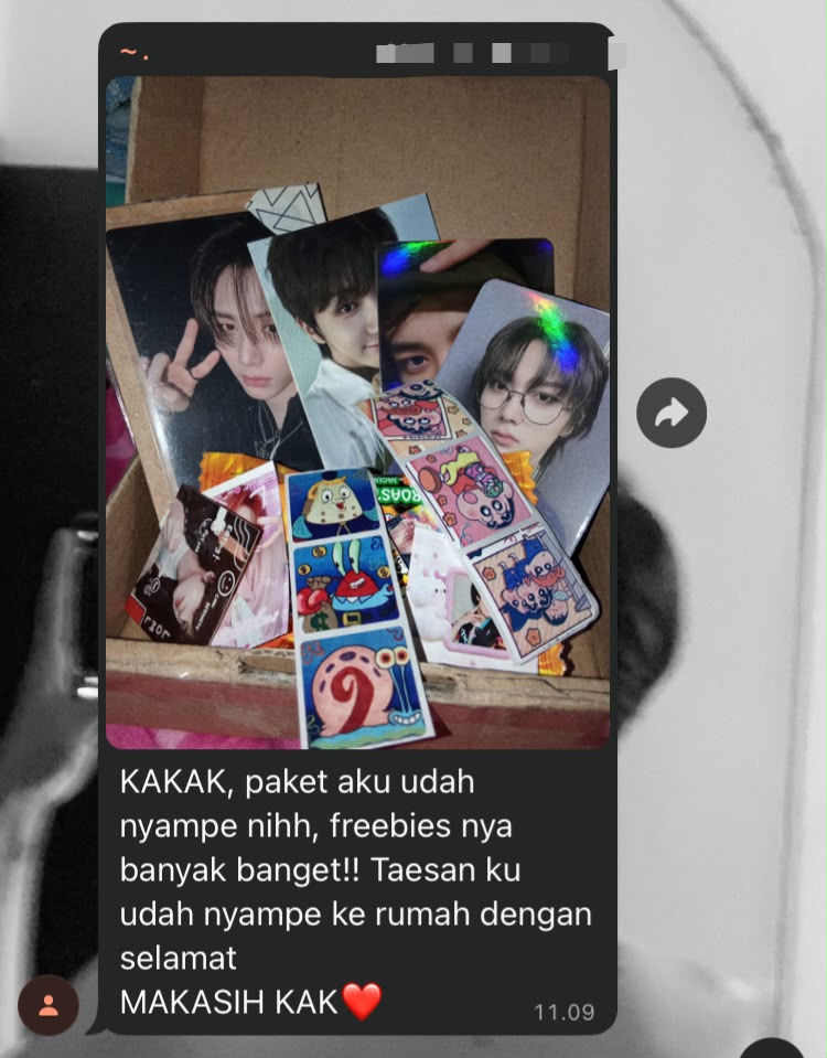 Unboxing customer